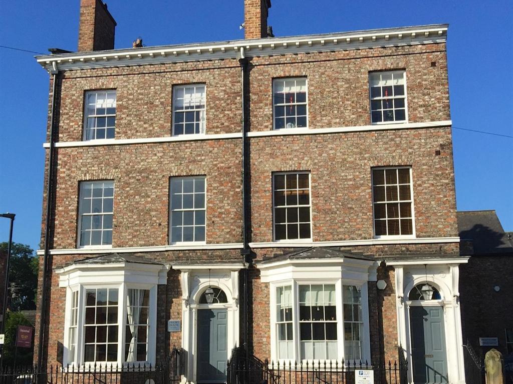 Priory House Apartments York Bagian luar foto