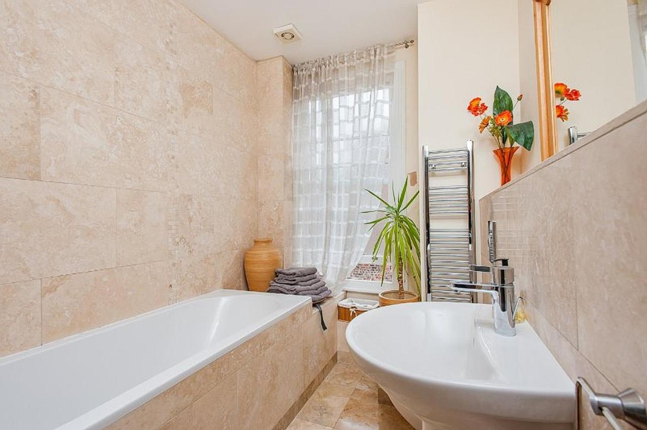 Priory House Apartments York Bagian luar foto